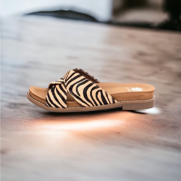 Yellowbox Kassie Sandals, size 7.5, zebra - Picture 2 of 4